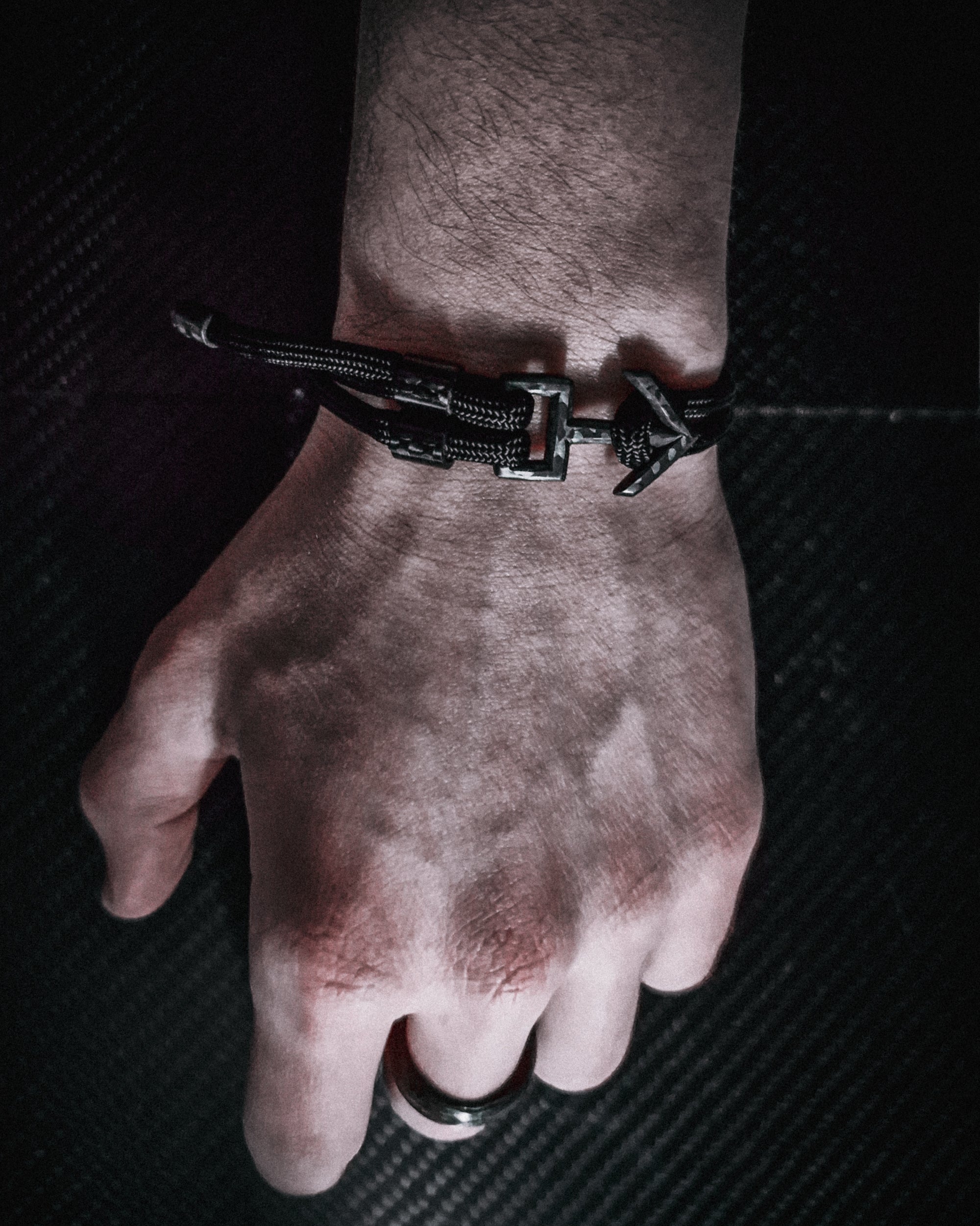 VELOS - carbon fiber bracelet