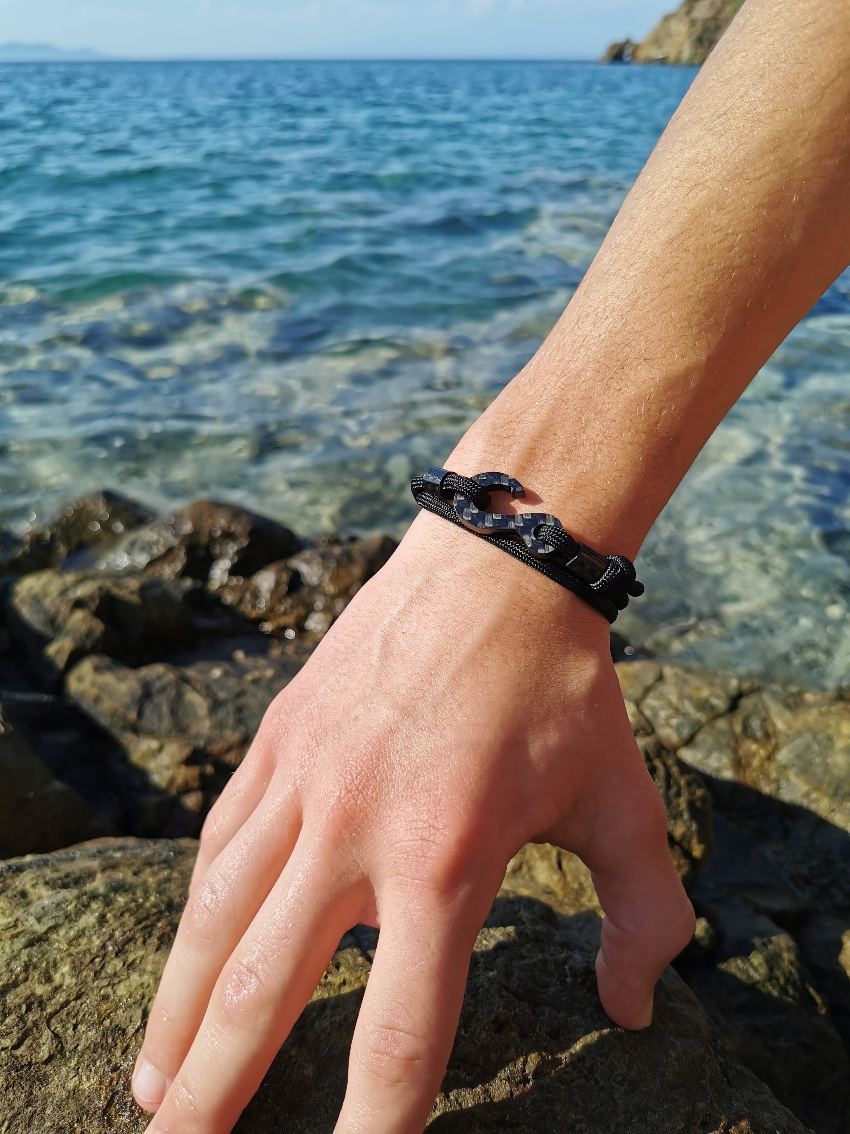 BLACK HAWK - carbon fiber bracelet